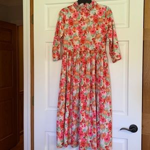 Dainty Jewells midi, dress size small, with 3/4 sleeves. Excellent condition.